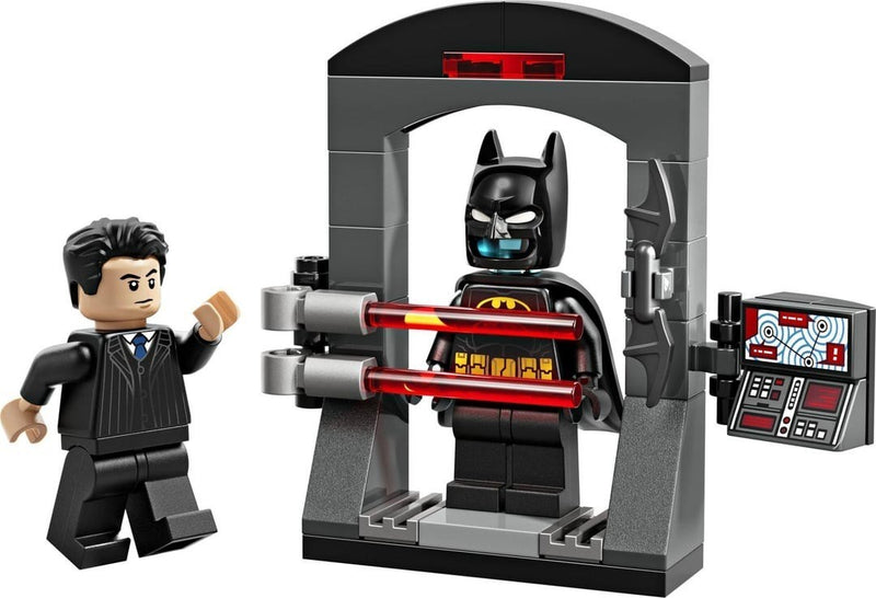 LEGO Super Heroes Batman: Bruce Wayne and the Batsuit paper bag (30726-1)
