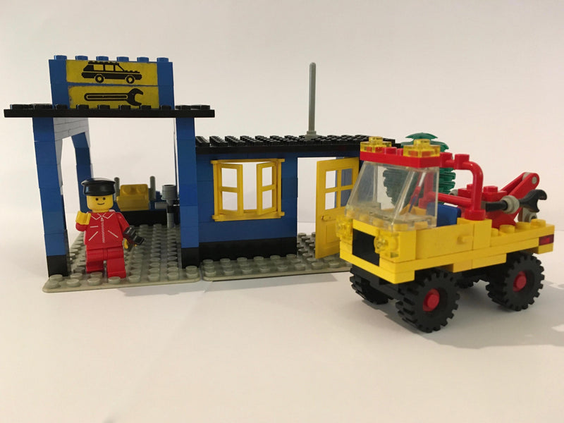 LEGO Town Auto Service Station (6363-1)
