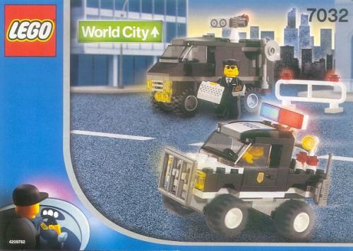 LEGO Town Police 4WD and Undercover Van (7032-1)