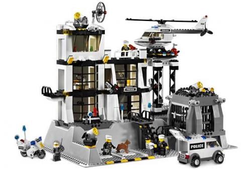 LEGO Town Police Station - WITHOUT Light-Up Minifigure (7237-2)