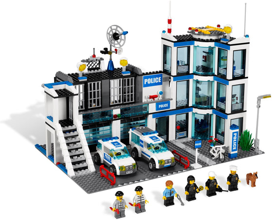 LEGO Town Police Station (7498-1)